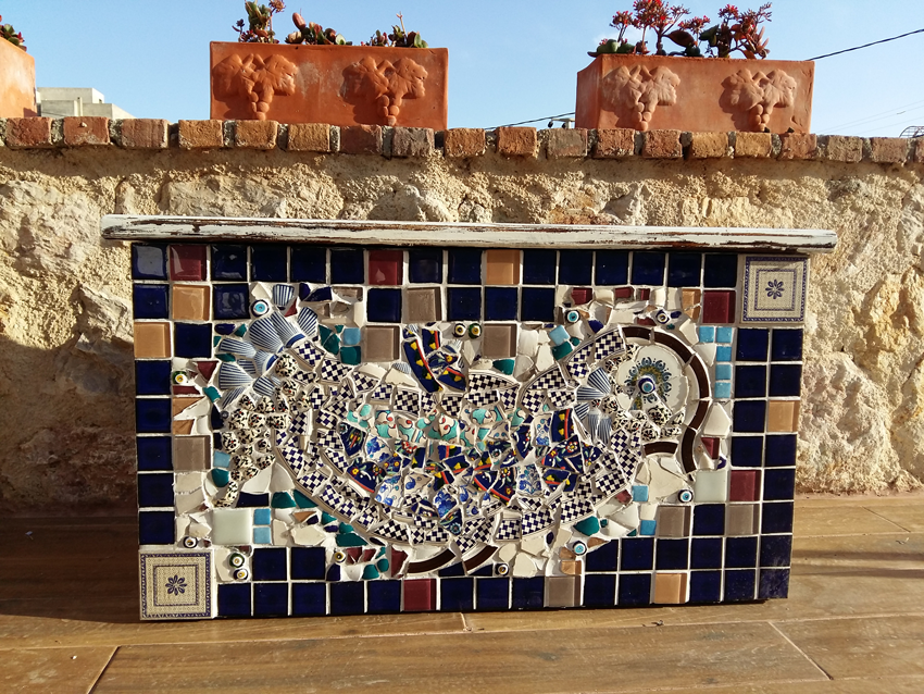 Mozaik Bezeli Ahşap Sandık / Mozaic Ornamented Chest