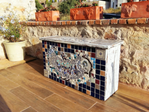 Mozaik Bezeli Ahşap Sandık / Mozaic Ornamented Chest